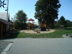 Areálem volného času s dětským hřiště vybudovaným k pořádání společenských akcí a rekreaci
